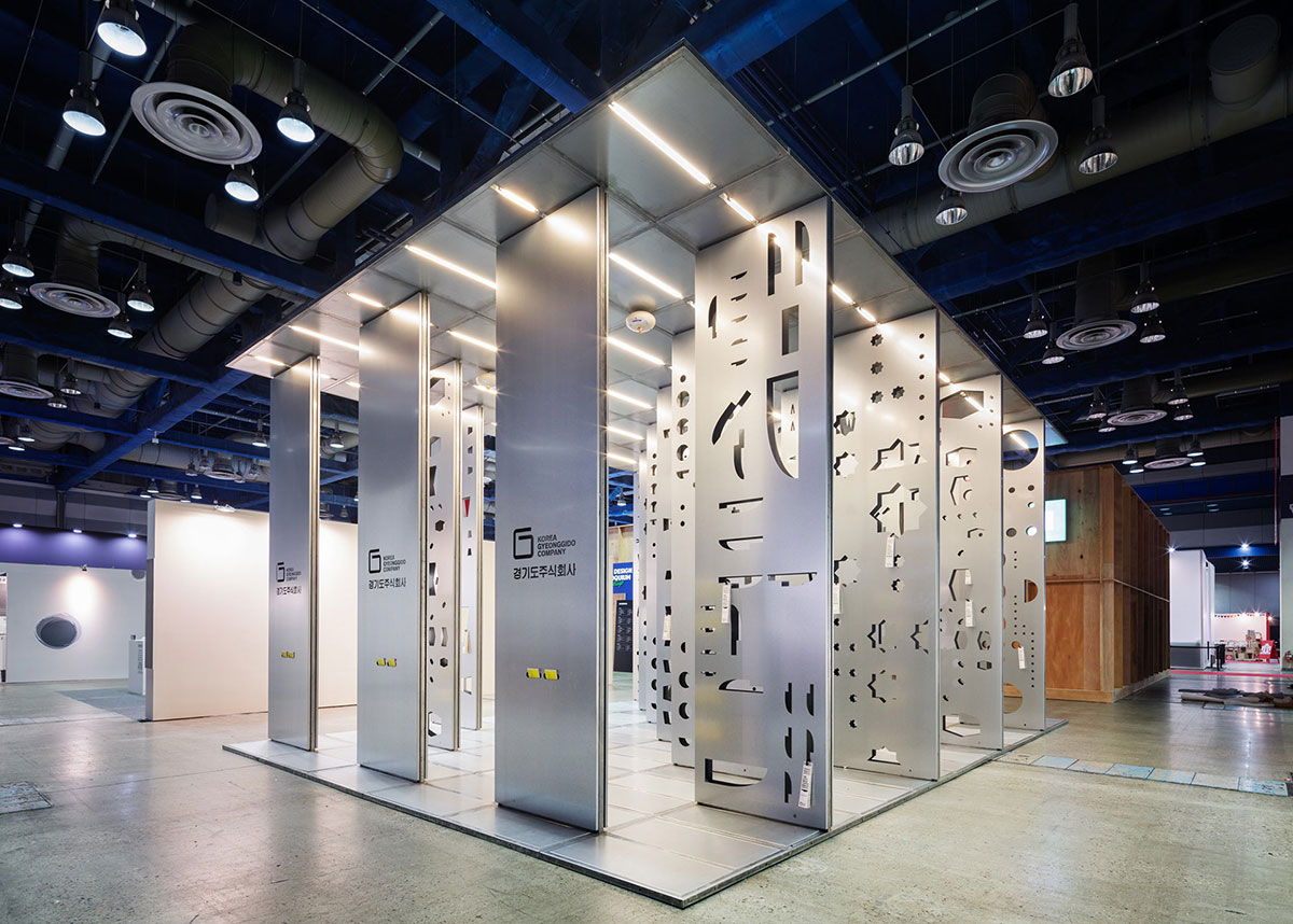 韩国京畿道公司在首尔设计节上的展位设计简洁却吸睛无数