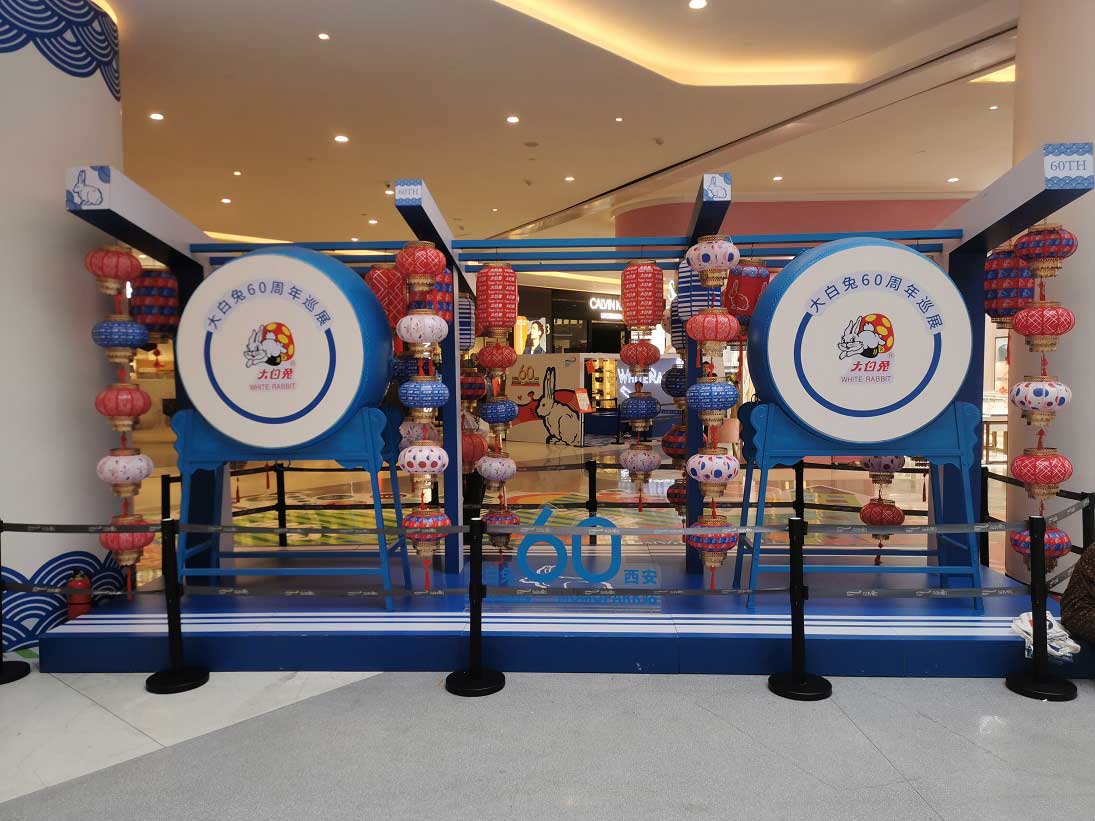 中西合璧快闪店活动经典蓝白配色甜蜜风暴正版来袭