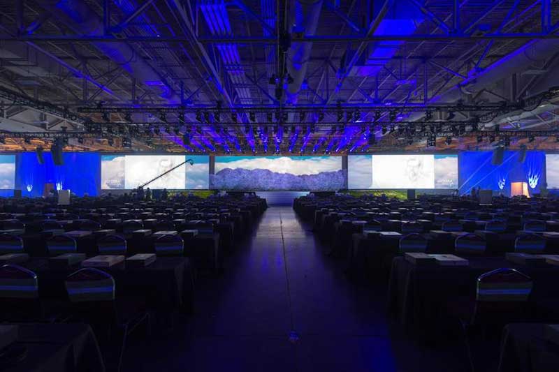 这个精油世家的全球大会活动策划的舞美让舞台更生动了