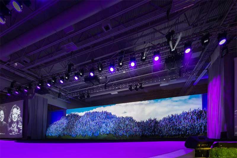 这个精油世家的全球大会活动策划的舞美让舞台更生动了