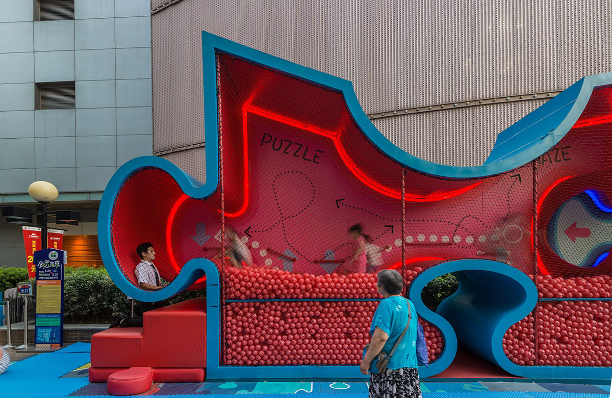 拼图迷宫的商场美陈让一条人流量差得不行的步行街瞬间成为繁忙的空间