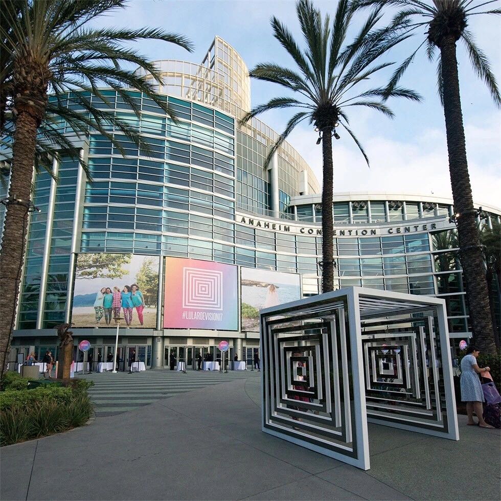 年会策划除了舞美设计外互动体验区的策划设计也是年会策划的重点