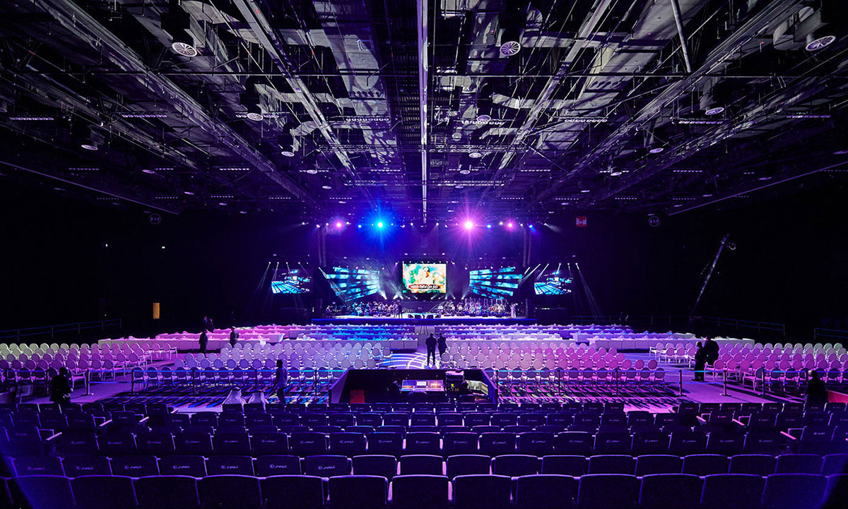 比尔哈莱伊音乐会的外场布置音乐感十足,还很酷炫