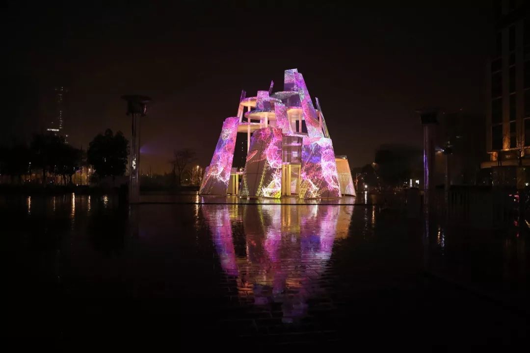 一座特殊的“光建筑”以展览活动的形式亮相南京青奥灯会