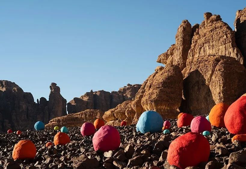 沙漠新绿洲的展览活动汇集了以14位艺术家的互动装置为特色，超赞
