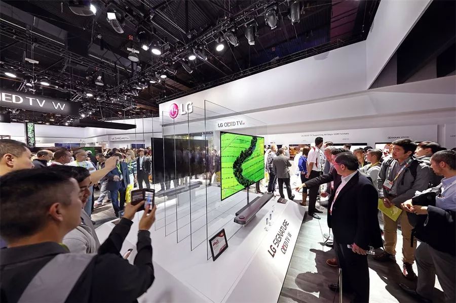 消费电子展览活动现场怎么提高关注度，LG的216个OLED电视赢了