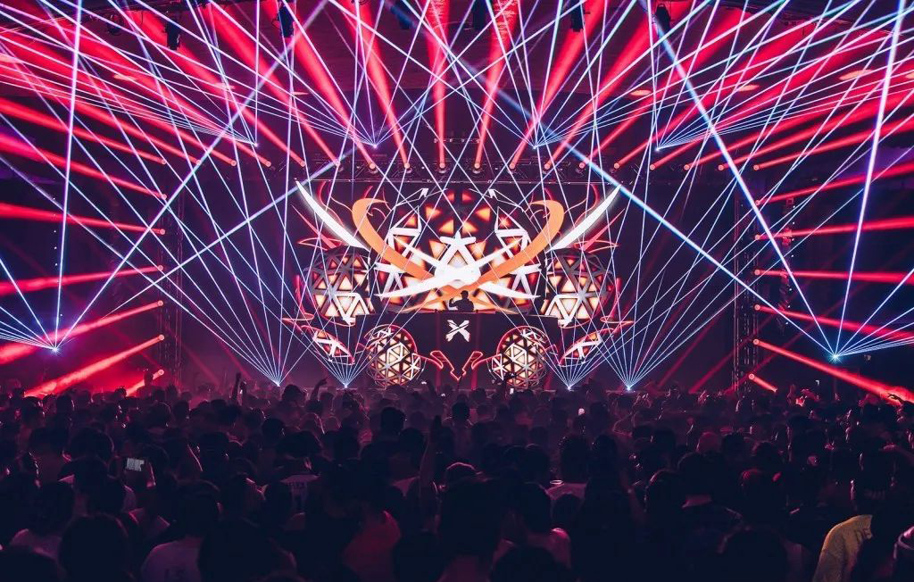 音乐盛典活动的舞美设计和灯光带来的视听盛宴直击内心深处