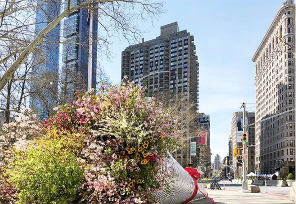 春天里的40英尺长快闪店活动美陈设计竟是这捧鲜花捧火的 - 第2张