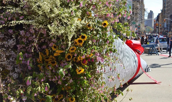 春天里的40英尺长快闪店活动美陈设计竟是这捧鲜花捧火的 - 第3张