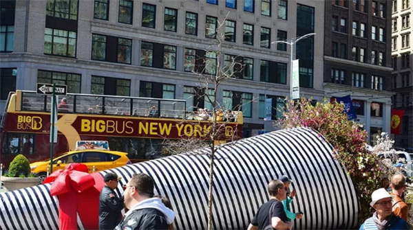 春天里的40英尺长快闪店活动美陈设计竟是这捧鲜花捧火的 - 第4张