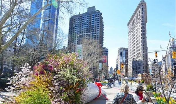 春天里的40英尺长快闪店活动美陈设计竟是这捧鲜花捧火的 - 第6张