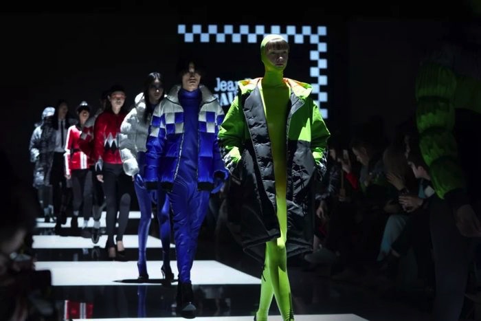 国潮品牌在时装秀展览活动亮相，为中国时尚圈强力发声