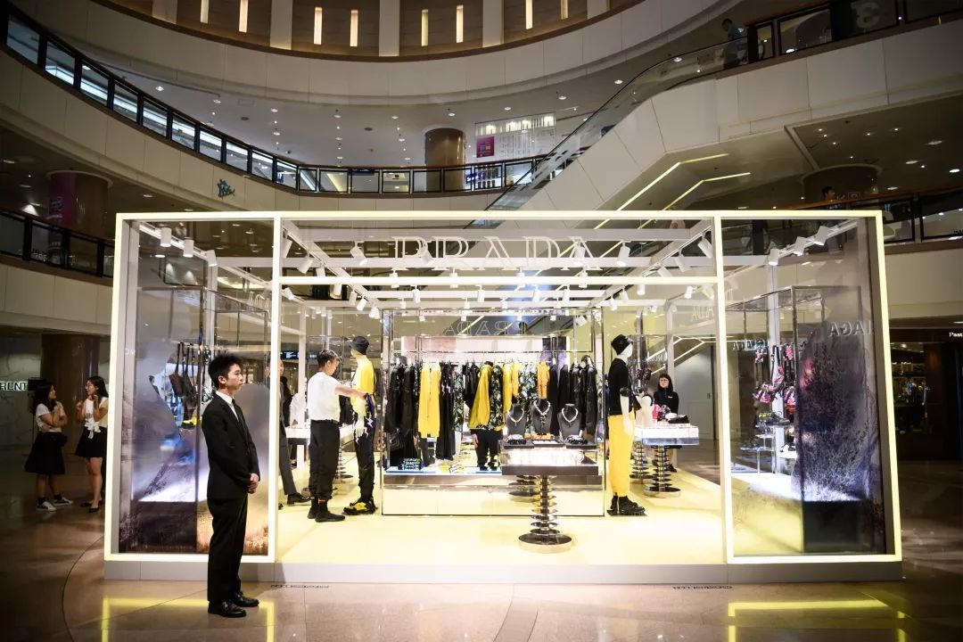 服饰快闪店活动策划怎样更迷人,复古气质与现代气息哪