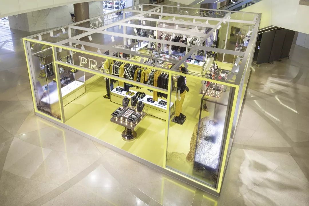 服饰快闪店活动策划怎样更迷人复古气质与现代气息哪个更吸引你