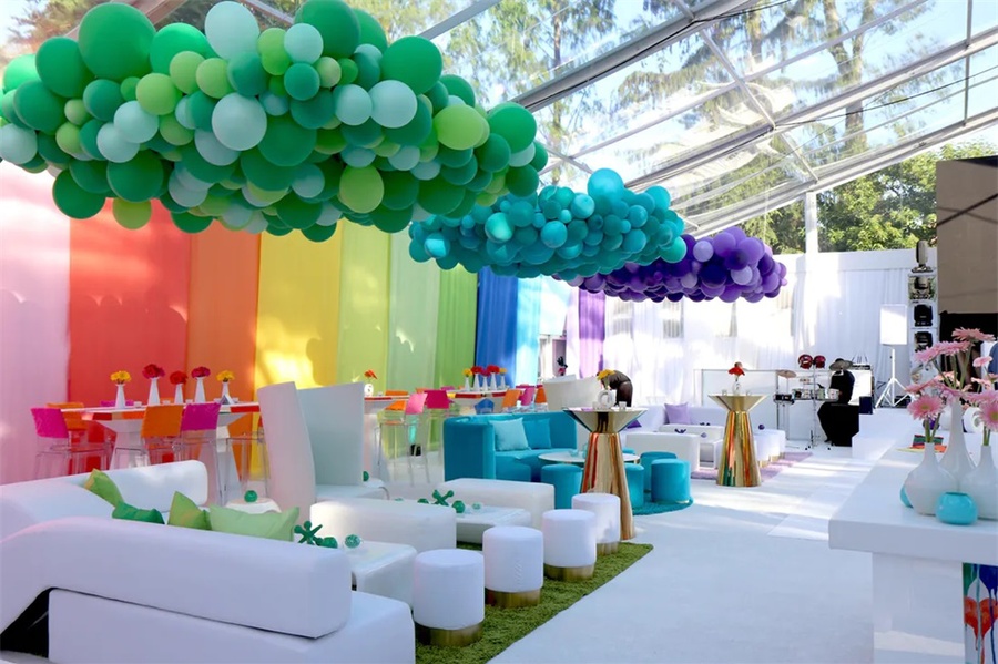 这彩虹色的派对活动现场太爱了,气球和流苏的策划创意真美好 - 会展