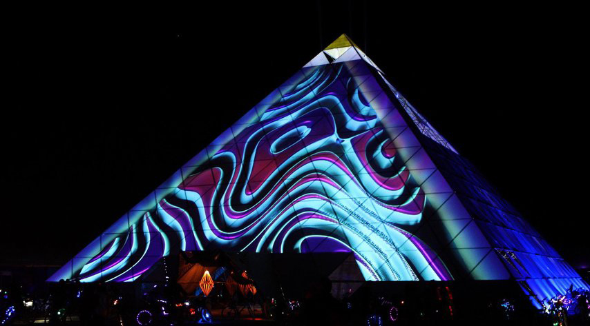 多媒体投影映射庆典活动首次在25米高的金字塔上亮相了 - 第1张