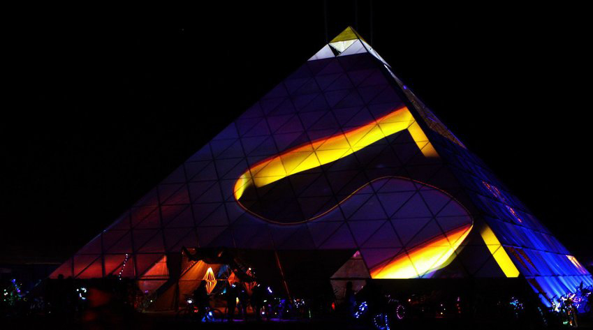 多媒体投影映射庆典活动首次在25米高的金字塔上亮相了 - 第4张