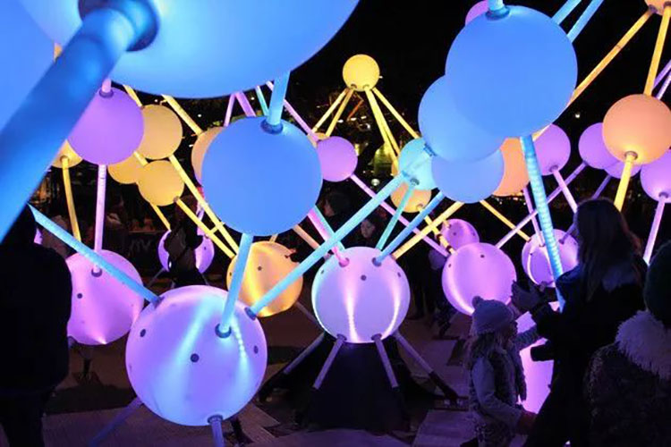 五颜六色的光激活了这场沉浸交互式灯光艺术展览活动装置，真美！ - 第7张