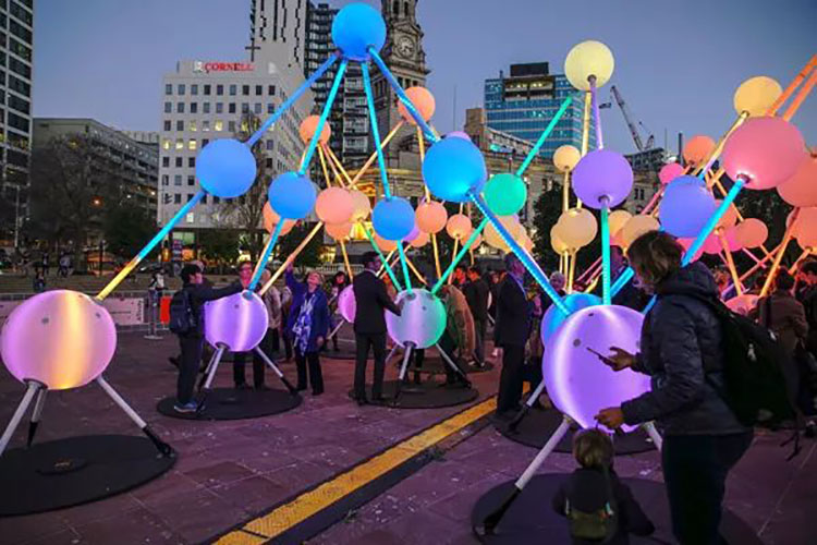 五颜六色的光激活了这场沉浸交互式灯光艺术展览活动装置，真美！ - 第12张