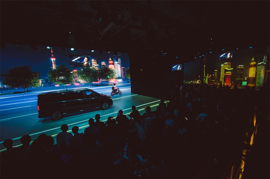 奔驰汽车发布会活动策划的小剧场打破传统，吸引了观众的吸引力
