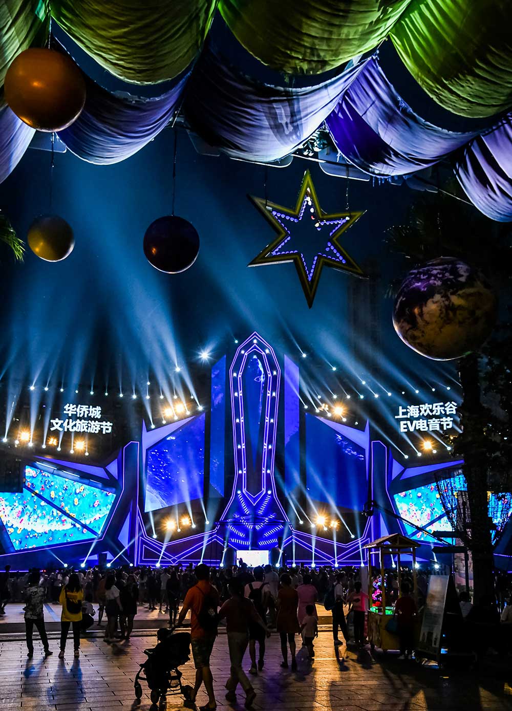上海欢乐谷ev电音节活动化身迷幻宇宙策划的主题派对燃爆夏日