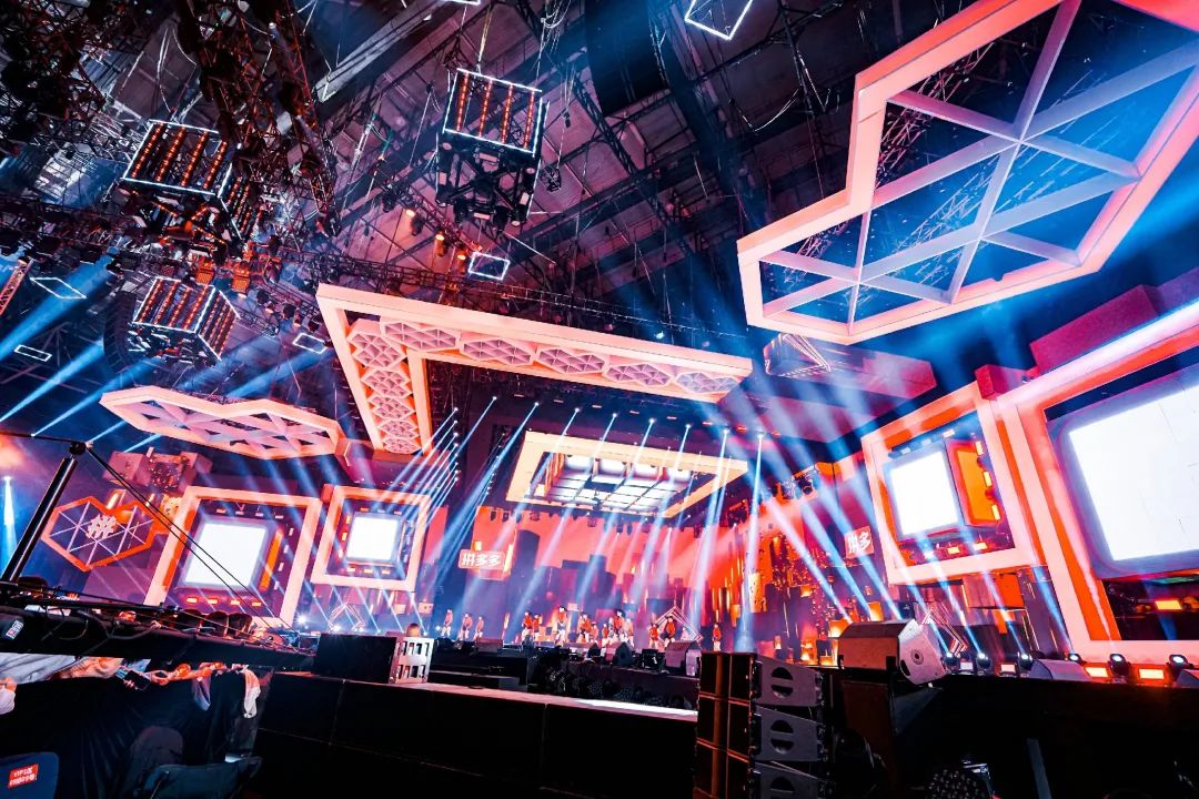 湖南卫视「拼多多11.11超拼夜」活动策划的360°全景舞台亮了！