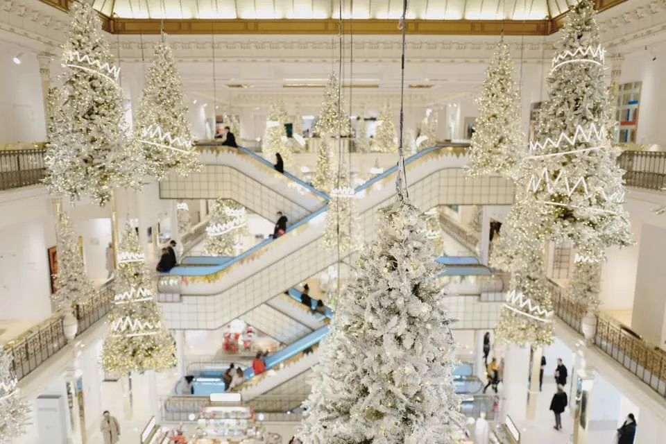 法国乐蓬马歇百货「森林之王」圣诞展览活动策划虽然简约却很梦幻
