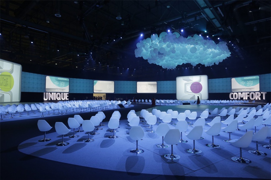雪铁龙世界大会活动策划的发光「云」创造了一种温和的乐观感