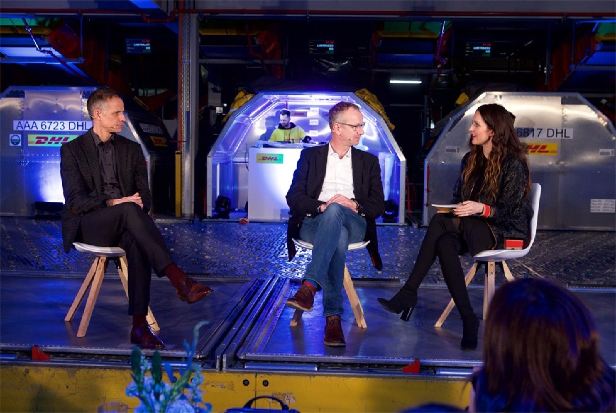 「当时尚遇到物流」的服装发布会活动策划简直是量身定制的 - 第1张