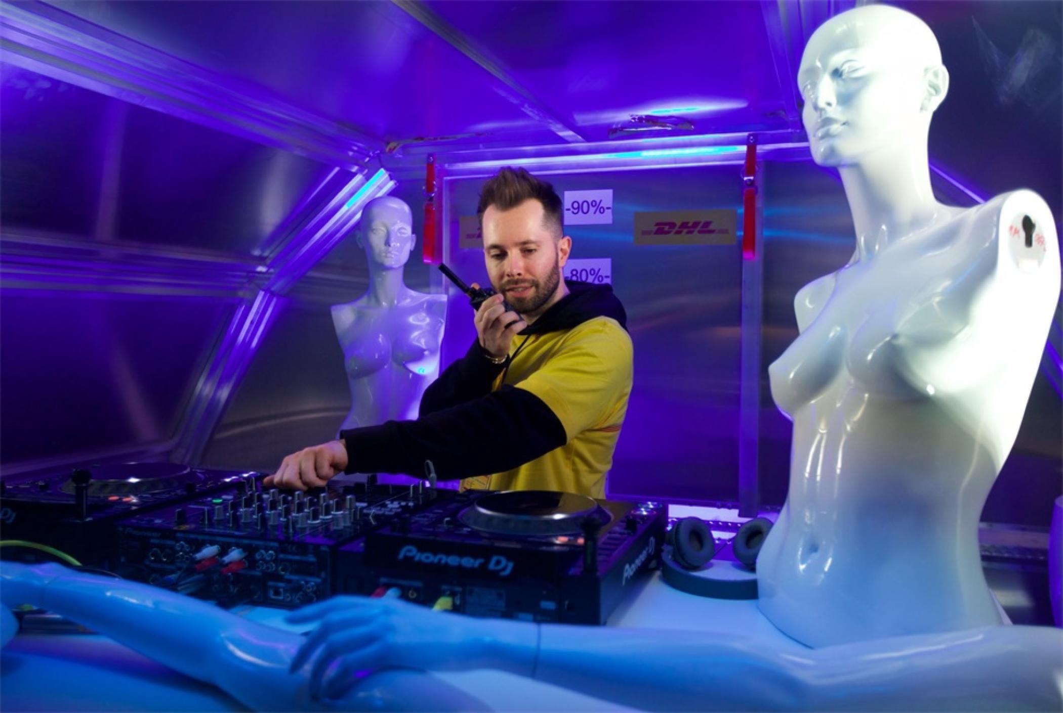 「当时尚遇到物流」的服装发布会活动策划简直是量身定制的 - 第10张