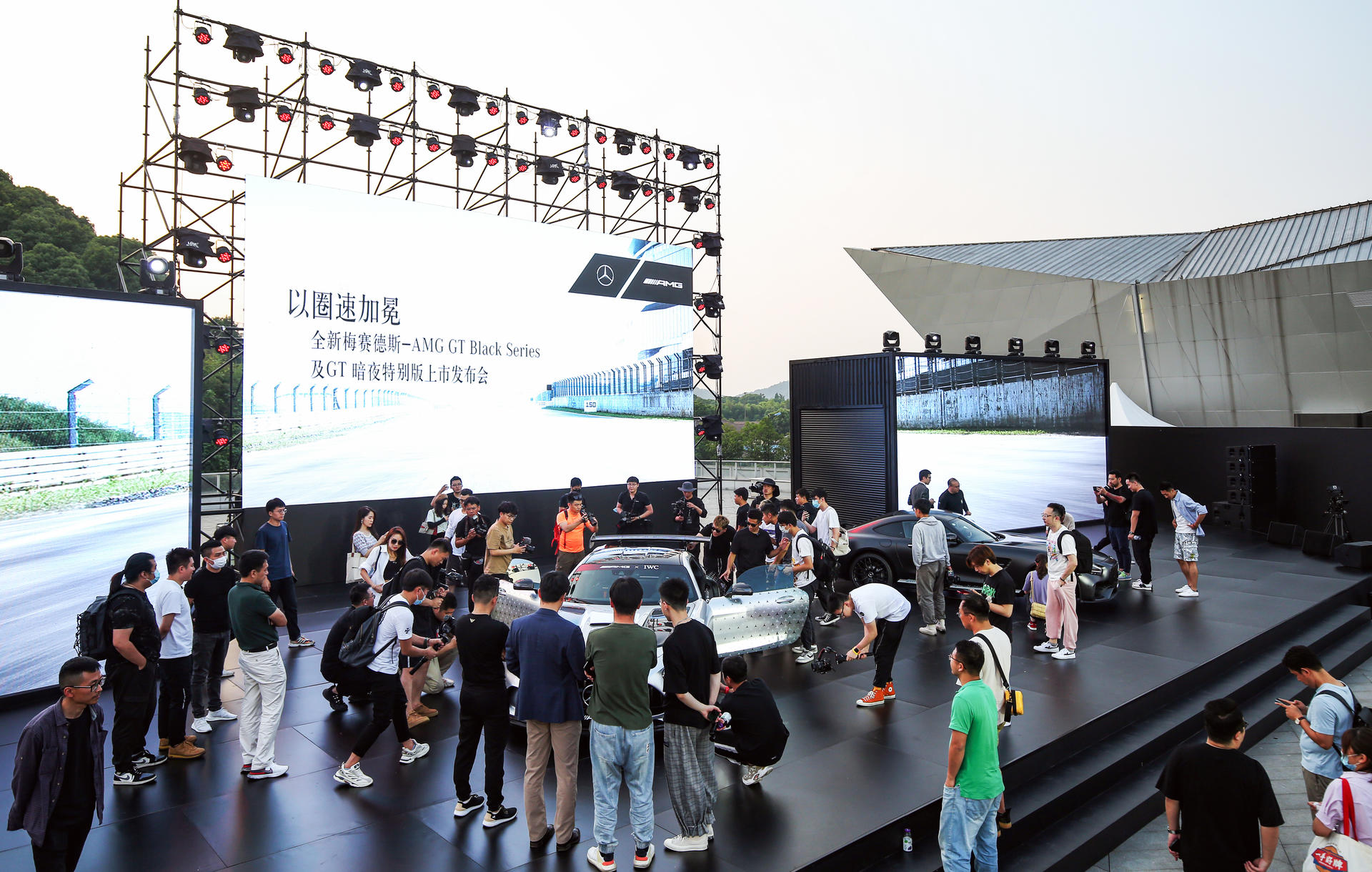 以圈速加冕为主题的特别版上市发布会活动策划现场尽显速度与激情