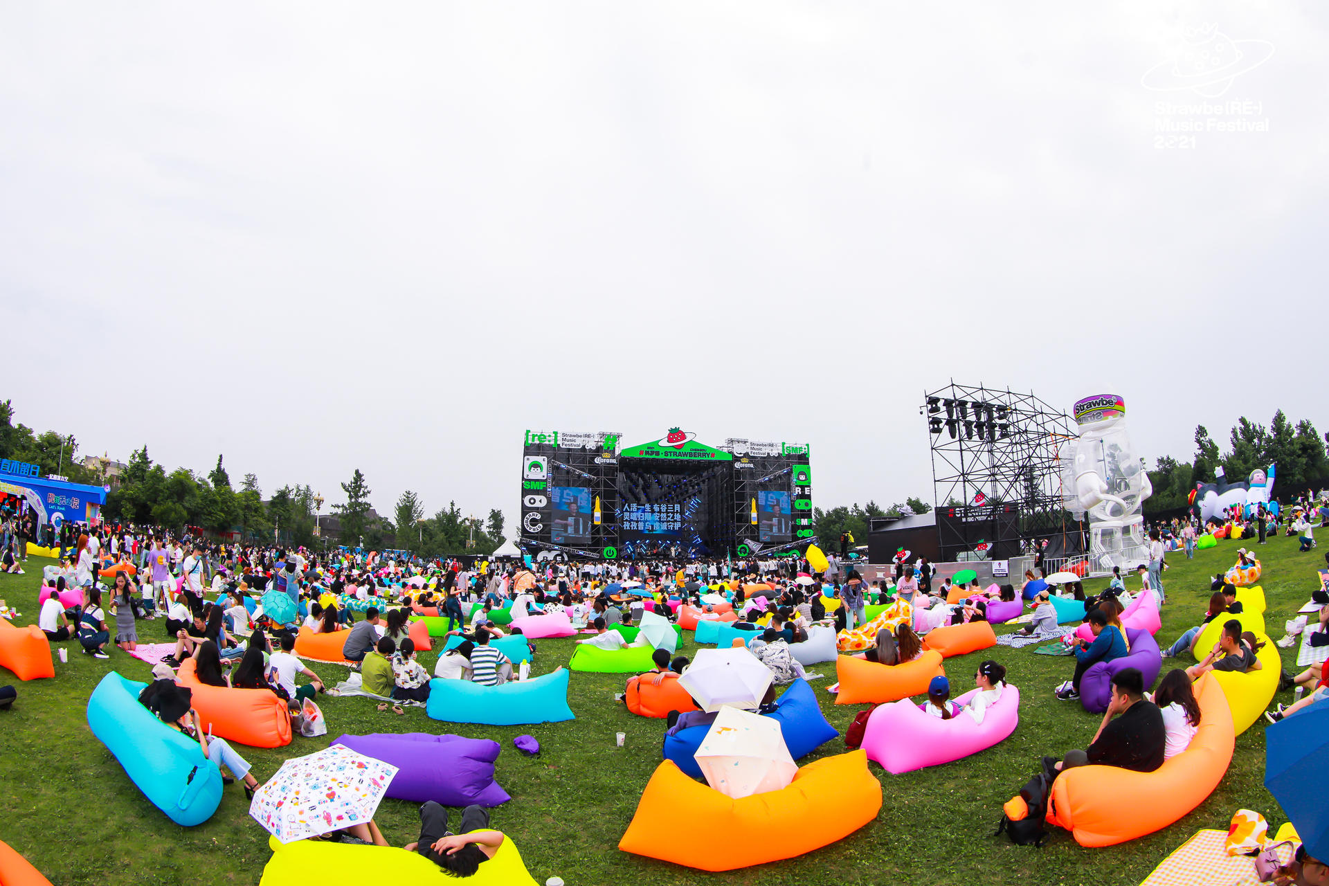 2021成都草莓音乐节活动策划充满了异域气氛听歌饮酒快乐就如此