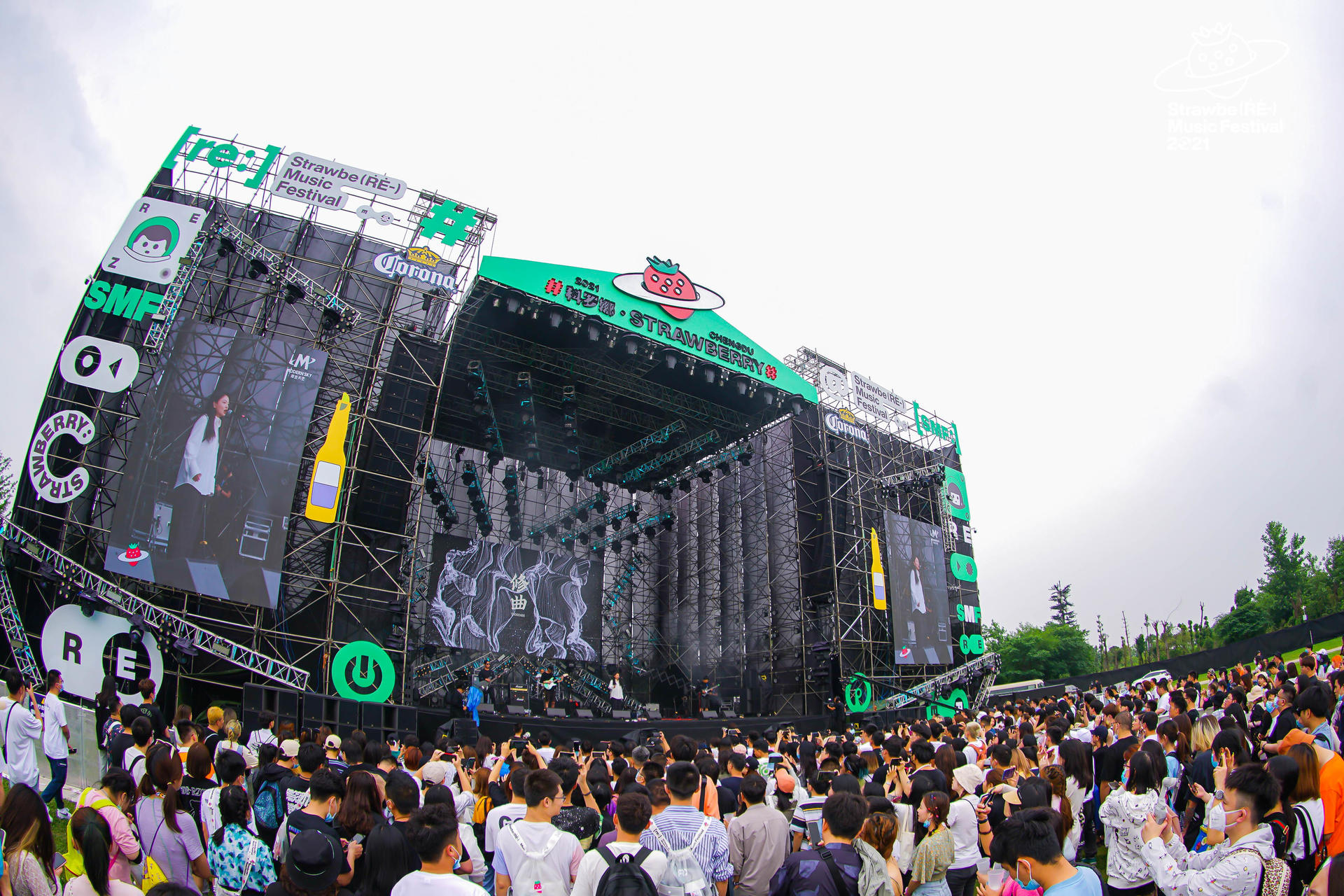 2021成都草莓音乐节活动策划充满了异域气氛听歌饮酒快乐就如此