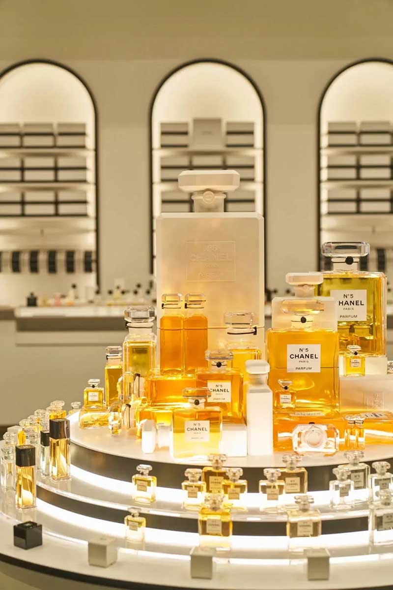 感知香奈儿香水展览活动策划的每款香水都是一场遇见来邂逅吧