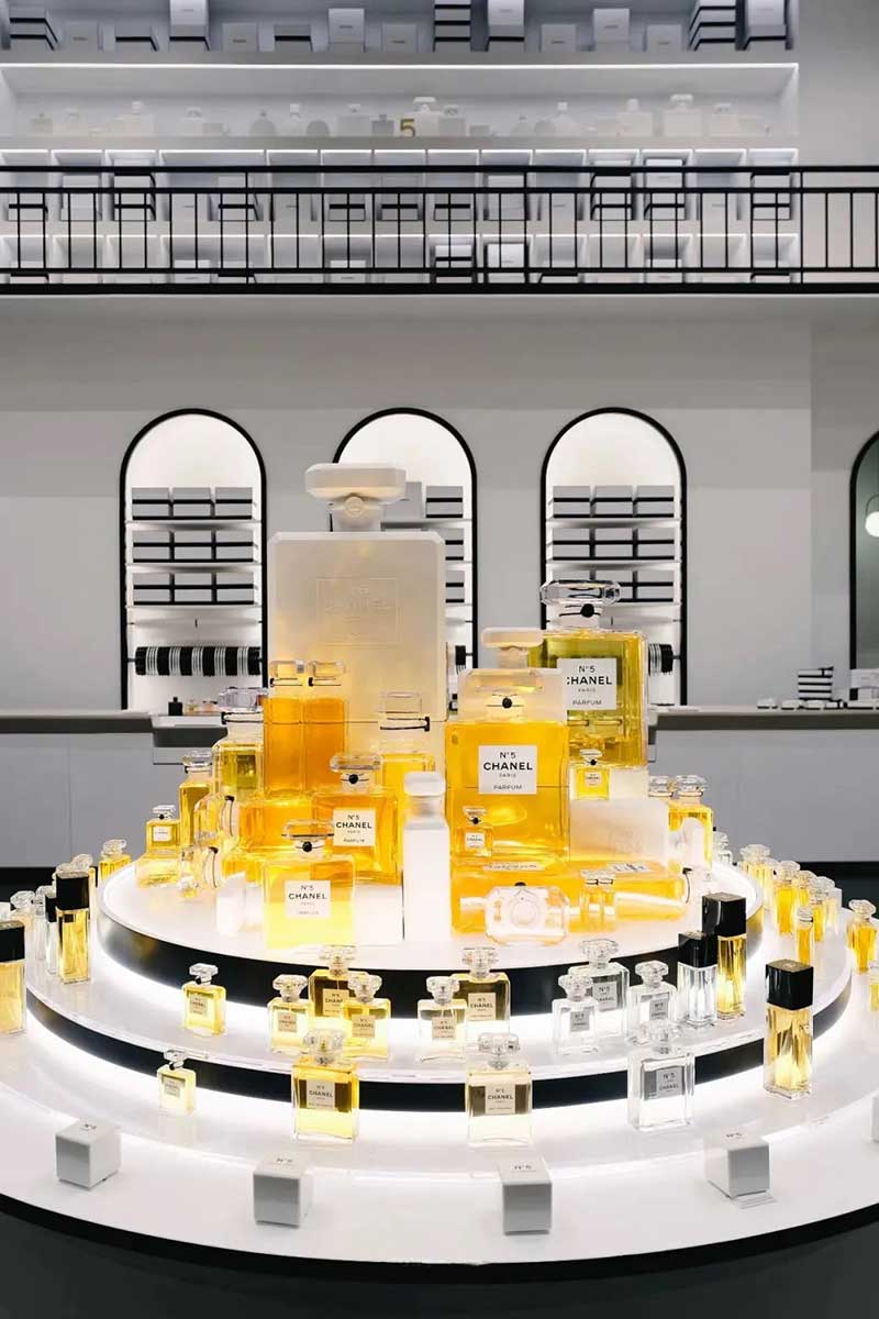 感知香奈儿香水展览活动策划的每款香水都是一场遇见来邂逅吧