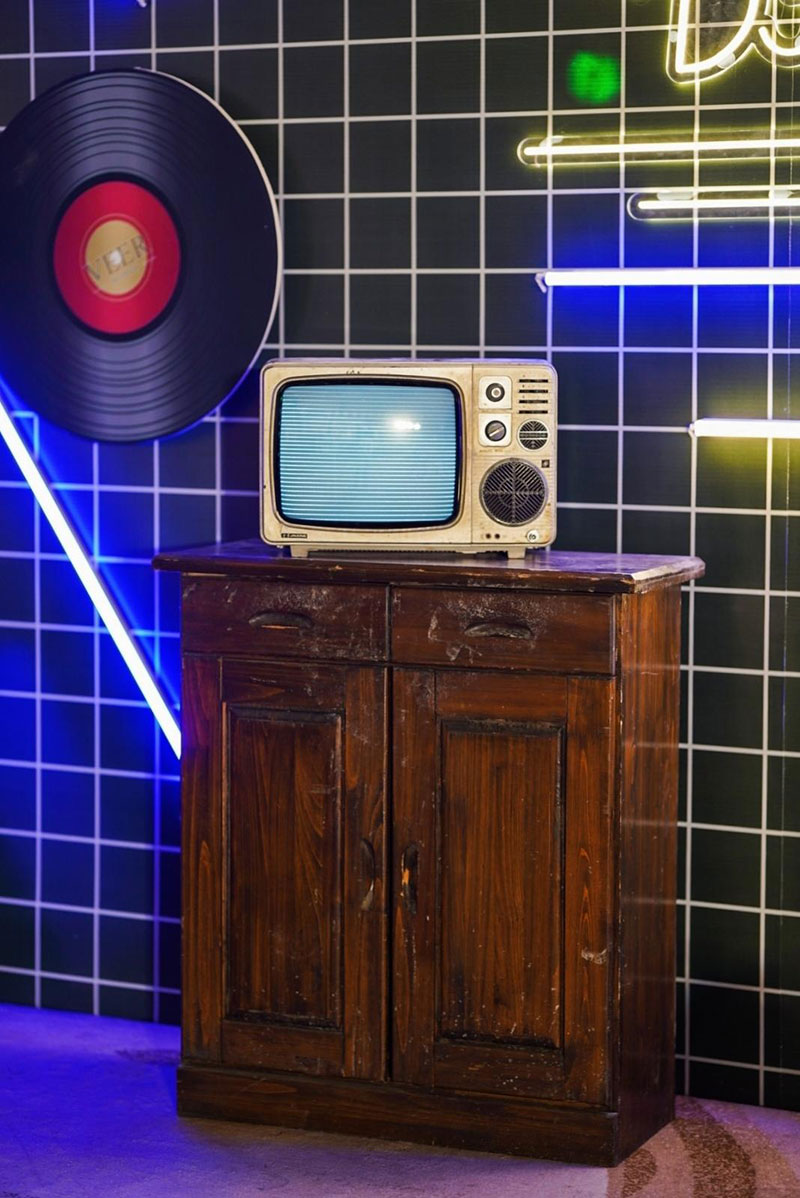 皇冠假日酒店这场80年代复古风年会活动策划一秒梦回80年代