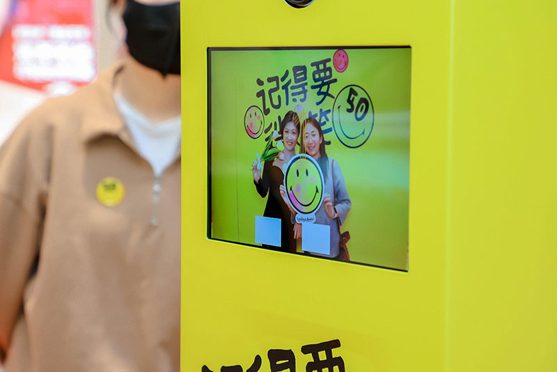 巴黎老佛爷百货店庆 X SMILEY50周年庆活动策划全场都是笑脸 - 第12张
