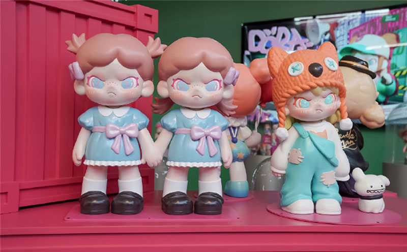 dora生人勿近潮玩展览活动策划500%等比例放大版盲盒展陈区很出片