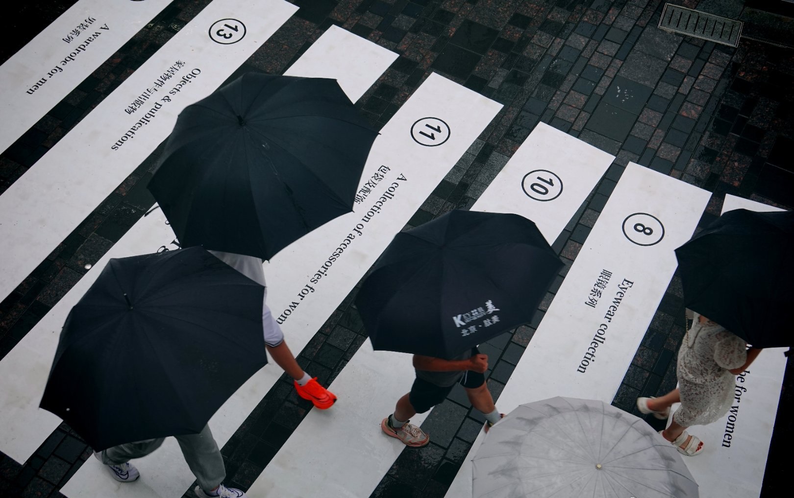 马吉拉限时快闪活动策划装置呈现了传统文化与时装创造力的融合之美 - 第12张 - 会展活动策划CCASY.COM 马吉拉限时快闪活动策划装置呈现了传统文化与时装创造力的融合之美 - 第12张