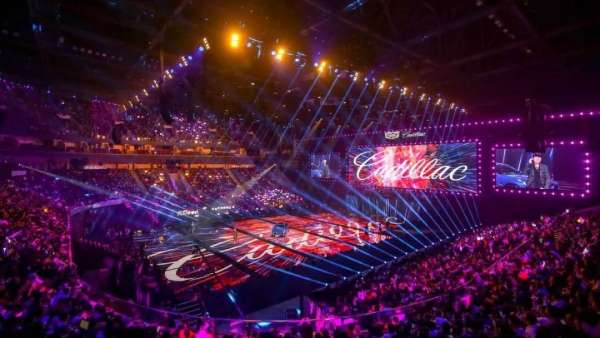 星光璀璨的发布会现场,以胆识成就人生的风范|态度有腔调