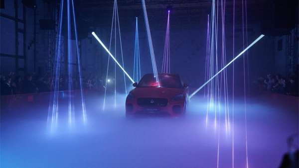 捷豹这次的新品发布会活动策划,用惊讶已经不足以表达观众的感受了