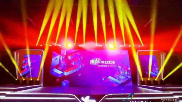 路演汇报活动现场迎来了一位特殊的迎宾礼仪,新奇体验兴趣多