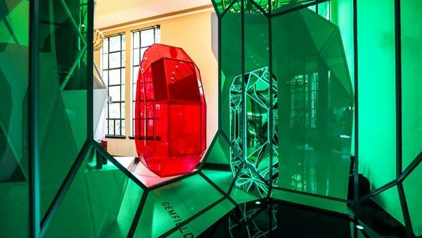 A Story in Every Gemstone品牌主题展览活动创造了近距离了解有色宝石的机会