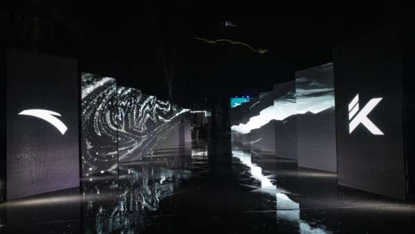 这场高山流水的发布会活动策划呈现了精美的3D水幕表演