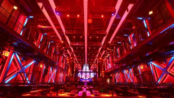 杭州ONE THIRD空间展览活动策划是光影何建筑构建成的通透空间