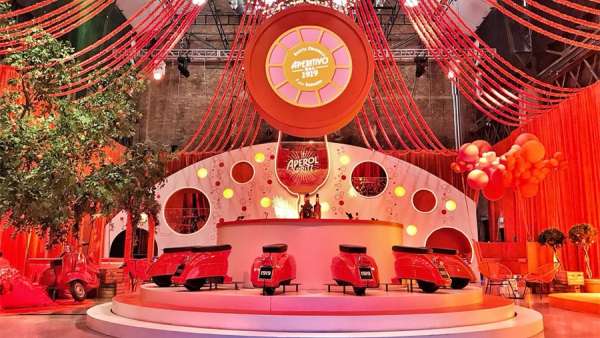 开胃酒消费者体验派对活动策划的汽车外形热水浴缸瞬间亮了