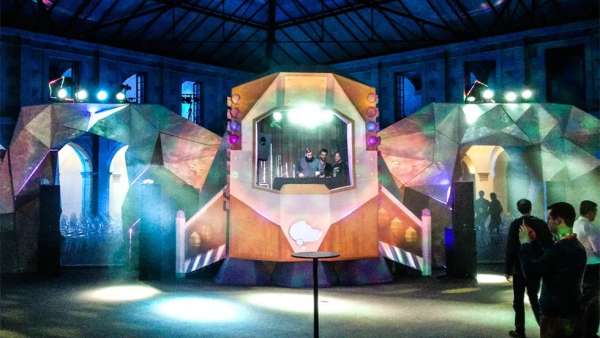 TFF峰会活动策划现场竟变成富有创意的月球陨石坑，太精彩了