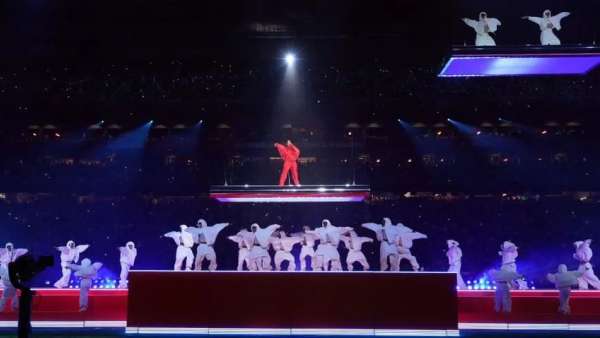 第57届“超级碗”中场秀活动策划的空中舞台给予了观众极致的视觉享受